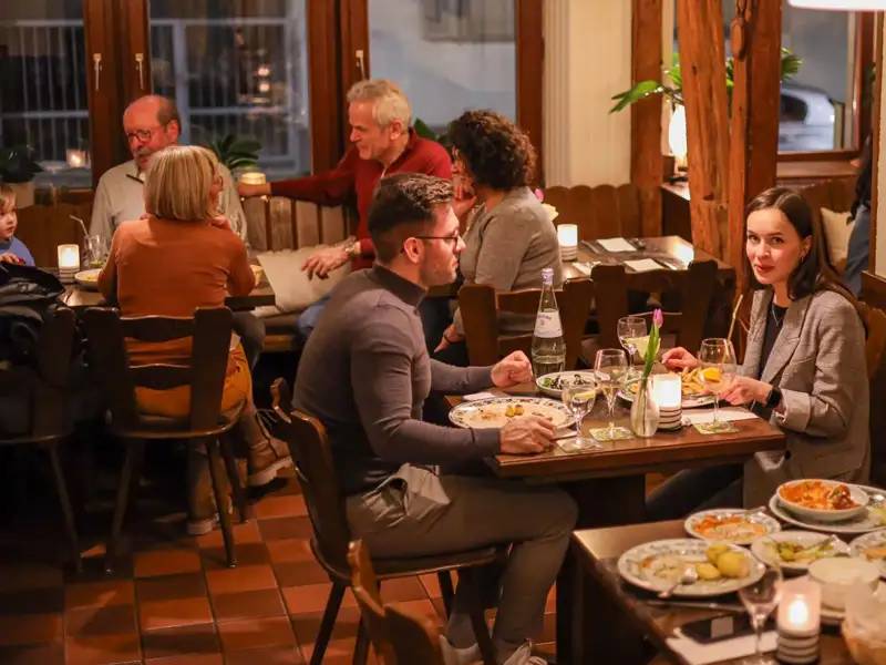 Gastraum des Restaurants Paprika mit Gästen